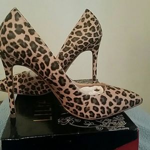 Lilina pumps Approx 4.15"  heel.it's a showstopper